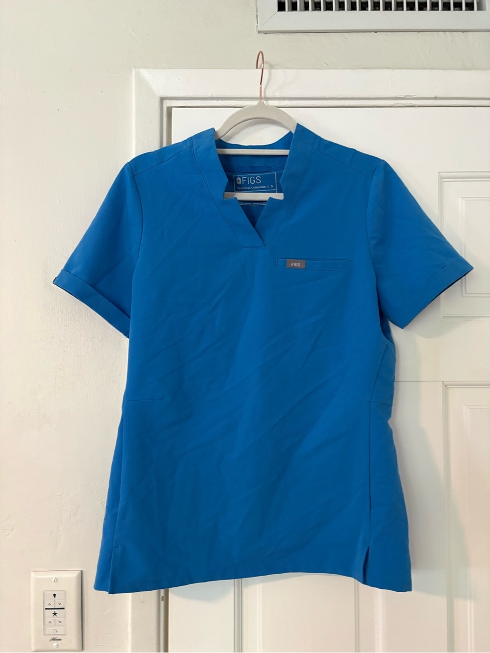 Figs Women's Scrub set Sz small top/medium bottom